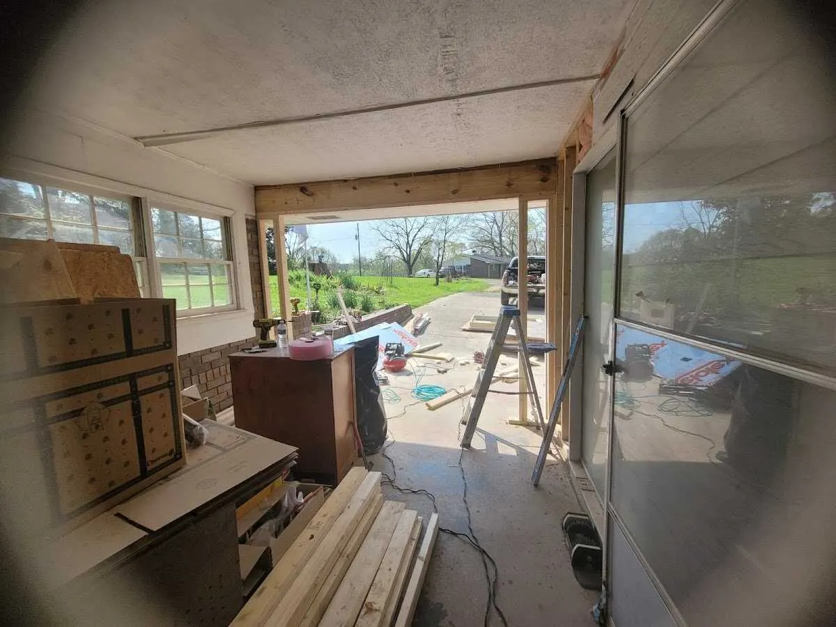 Air movers and dehumidifier for Water Mitigation Services in Rotterdam